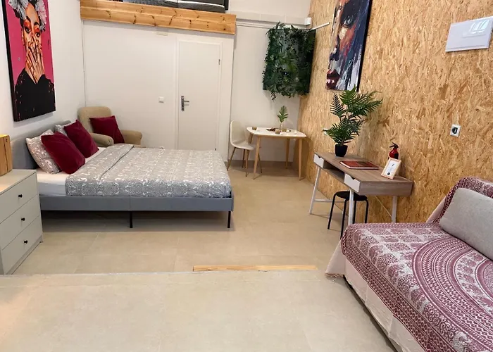 Soho Boho - With Sunny Rooftop Terrace And Fiber Optic Internet 아파트호텔